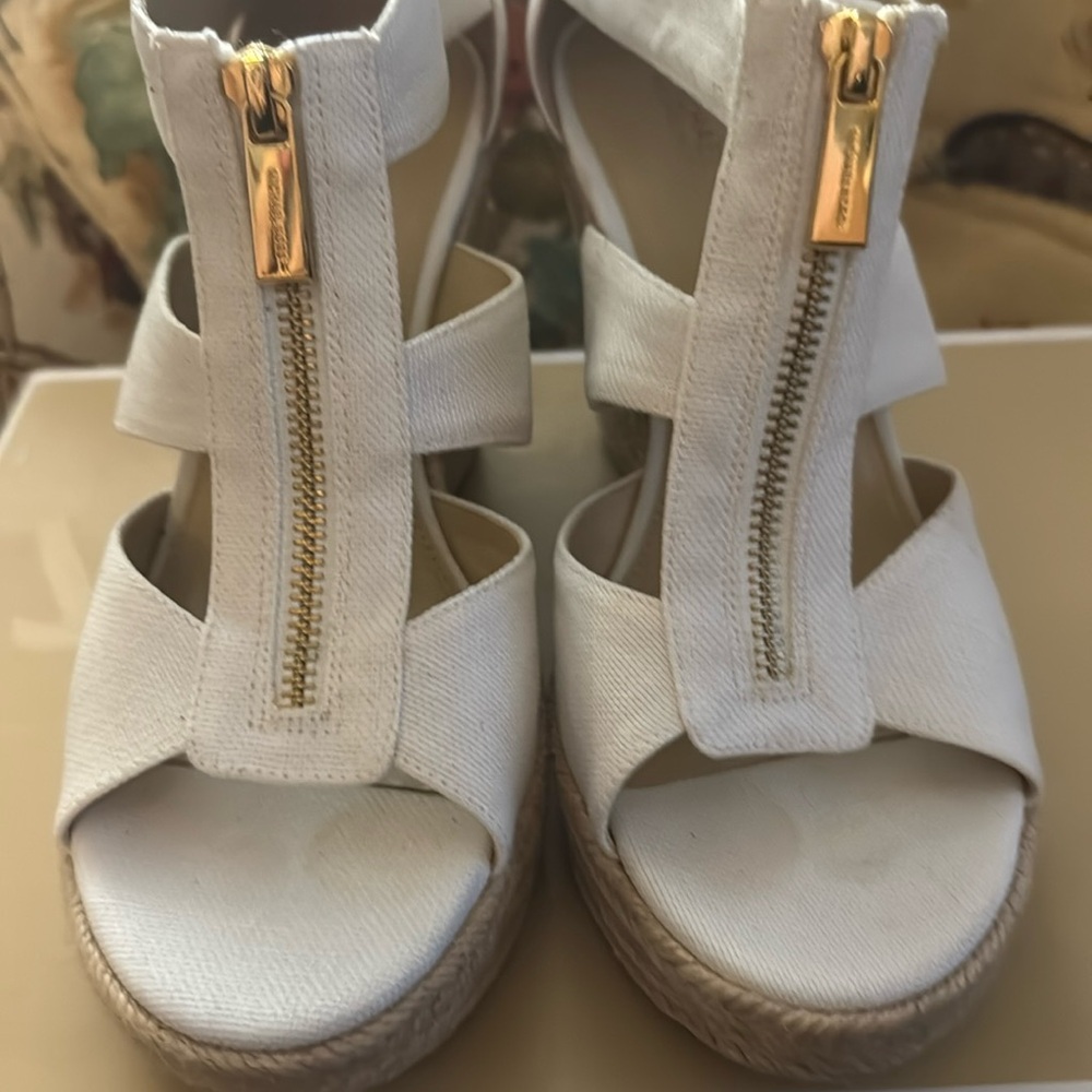 Fun white canvas zip up front Michael Kors, sandals
